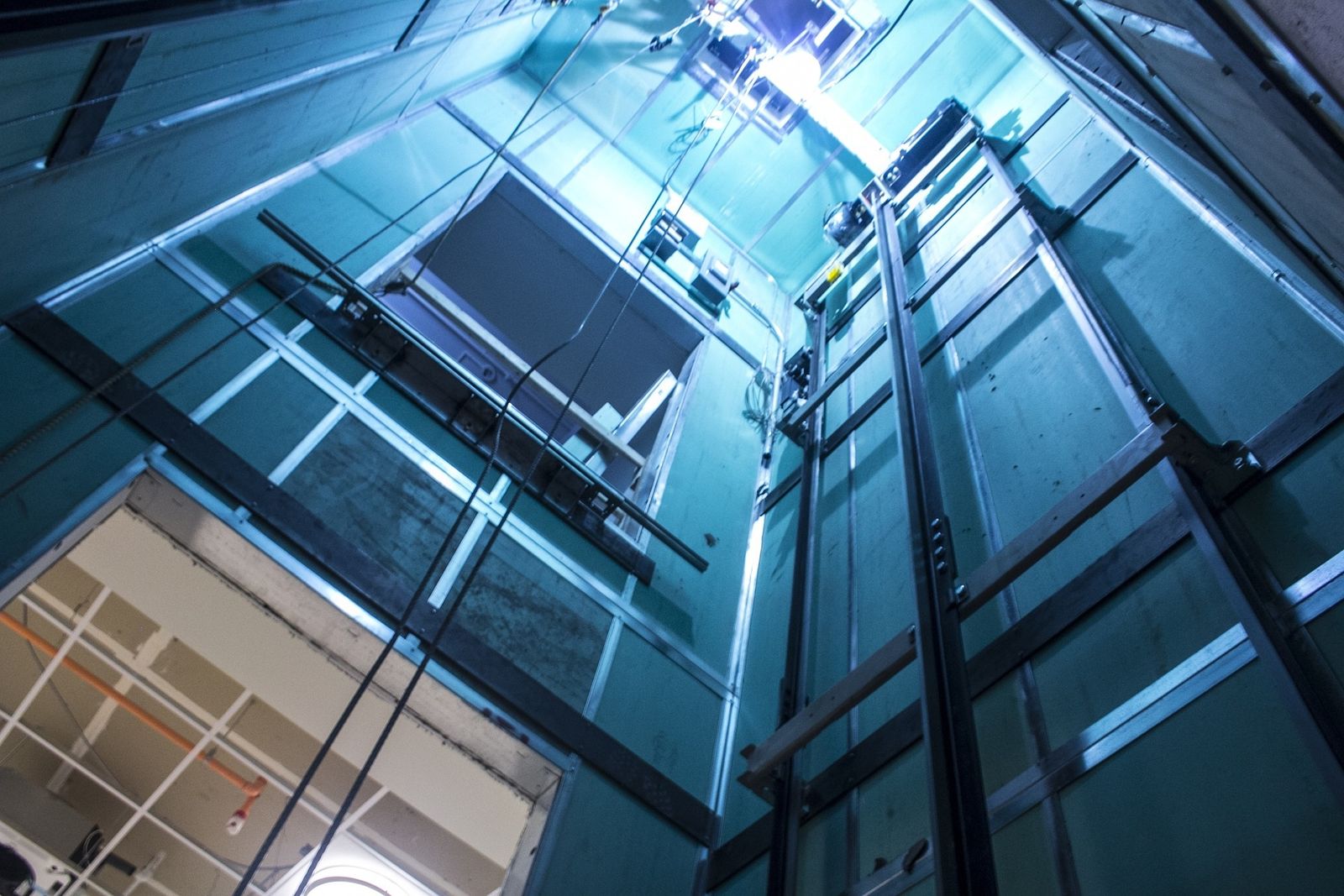 Different elevator types and building designs influence the elevator liebig anchoring approach.